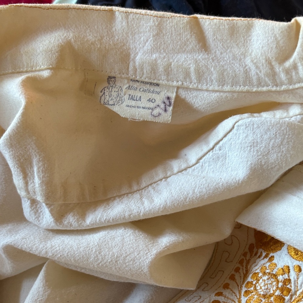 Cream and Gold Embroidered Shirt. Dress shirt. By ALTA CALIDAD. Made in Mexico. - Picture 2 of 14